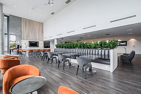 Newly Built Modern Condo w Balcony & City Views