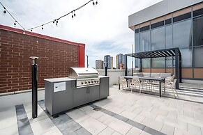 Newly Built Modern Condo w Balcony & City Views