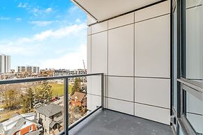 Newly Built Modern Condo w Balcony & City Views
