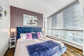 Elegant Condo w/ Balcony, Stunning Downtown Views!