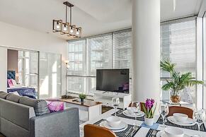 Elegant Condo w/ Balcony, Stunning Downtown Views!