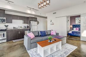 Elegant Condo w/ Balcony, Stunning Downtown Views!