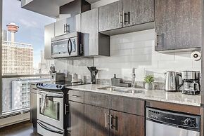 Elegant Condo w/ Balcony, Stunning Downtown Views!
