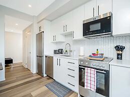 Newly Built 22nd Floor Condo w Stunning Views