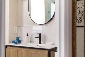 2BR Suite With LRG Patio!