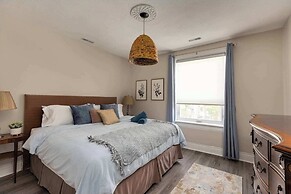 2BR Suite With LRG Patio!