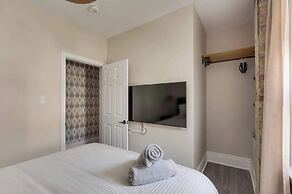 2BR Suite With LRG Patio!