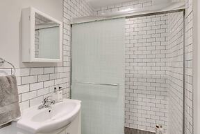 Casa Hotels Chic Suite Fireplace Leslieville