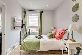 Casa Hotels Chic Suite Fireplace Leslieville