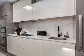 Elegant Suite w Patio, BBQ Grill!