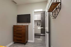 Elegant Suite w Patio, BBQ Grill!