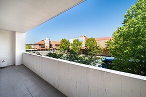 Spacious 2-bed Conveniently by Lake Tuggeranong
