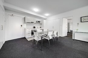 Spacious 2-bed Conveniently by Lake Tuggeranong