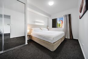 Spacious 2-bed Conveniently by Lake Tuggeranong