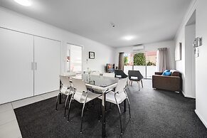 Spacious 2-bed Conveniently by Lake Tuggeranong