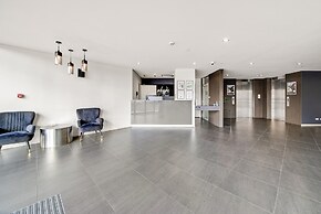 Spacious 2-bed Conveniently by Lake Tuggeranong