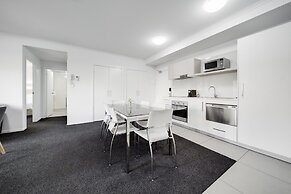 Spacious 2-bed Conveniently by Lake Tuggeranong