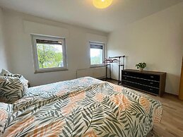 Romantic Apartment With Garden