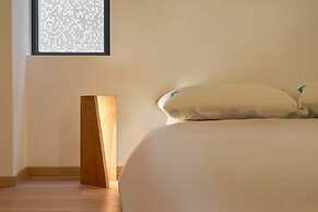 Tiaohai Living Youth Hotel