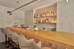 Tiaohai Living Youth Hotel