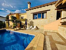 Charming Villa With Private Garden