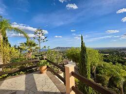 Charming Villa With Private Garden
