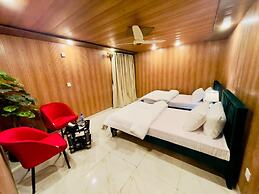 Hotel Five Rivers Airport Road