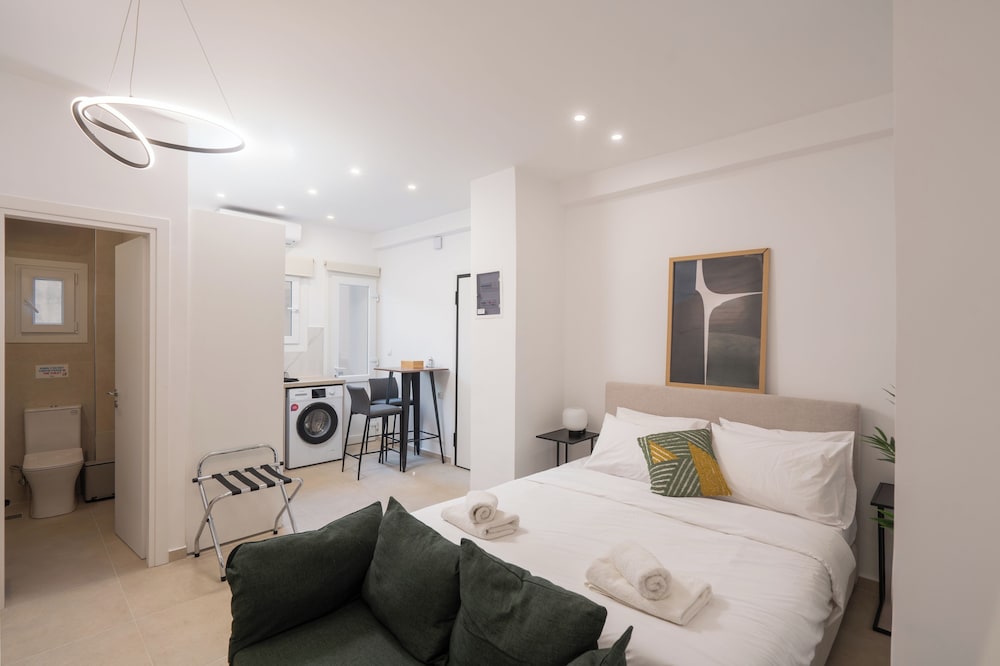 15 Minutes Walk to Acropolis, Minimalist Studio