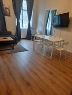 Spacious 2BR 1LR Apartment Central Area