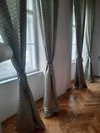 Spacious 2BR 1LR Apartment Central Area