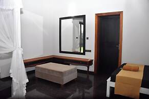 Elite Black Villa