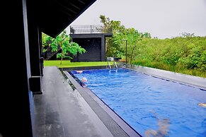 Elite Black Villa