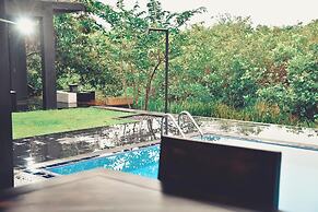 Elite Black Villa
