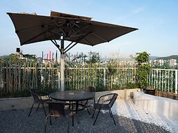 Patio Spring Holiday Inn