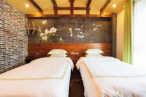 Butterfly Flowers Inn