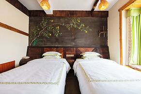 Butterfly Flowers Inn
