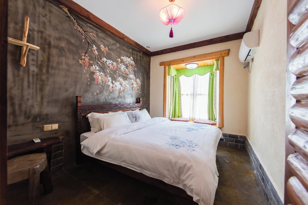 Butterfly Flowers Inn