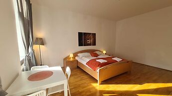 Comfortable 3BR Apartment Belvedere Area