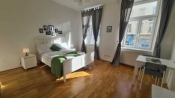 Comfortable 3BR Apartment Belvedere Area