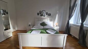 Comfortable 3BR Apartment Belvedere Area