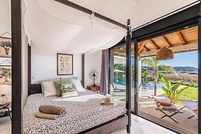Royal Tiki Lodges