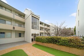 Bright 2-bed With Private Balcony