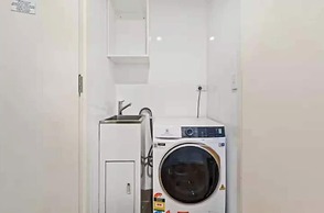 Central Art-filled 2 Beds With Balcony Aircon