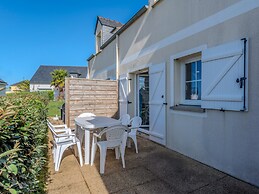Peaceful Coastal Stay With Access to Pool