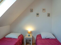 Peaceful Coastal Stay With Access to Pool