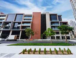 Luxury 2BR in Peninsula One by Bespoke