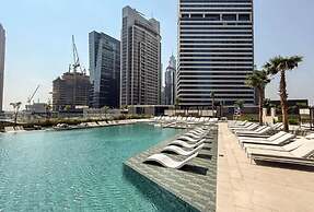 Luxury 2BR in Peninsula One by Bespoke