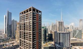 Luxury 2BR in Peninsula One by Bespoke