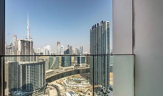 Luxury 2BR in Peninsula One by Bespoke