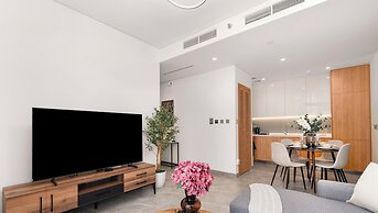Luxury 2BR in Peninsula One by Bespoke